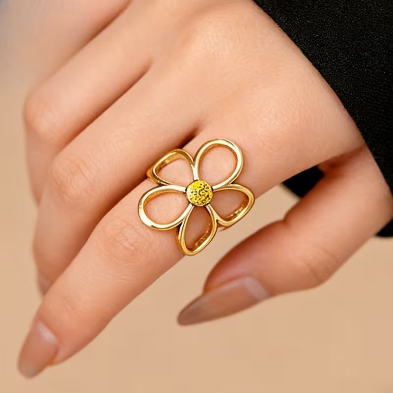 Anello con fiore di margherita