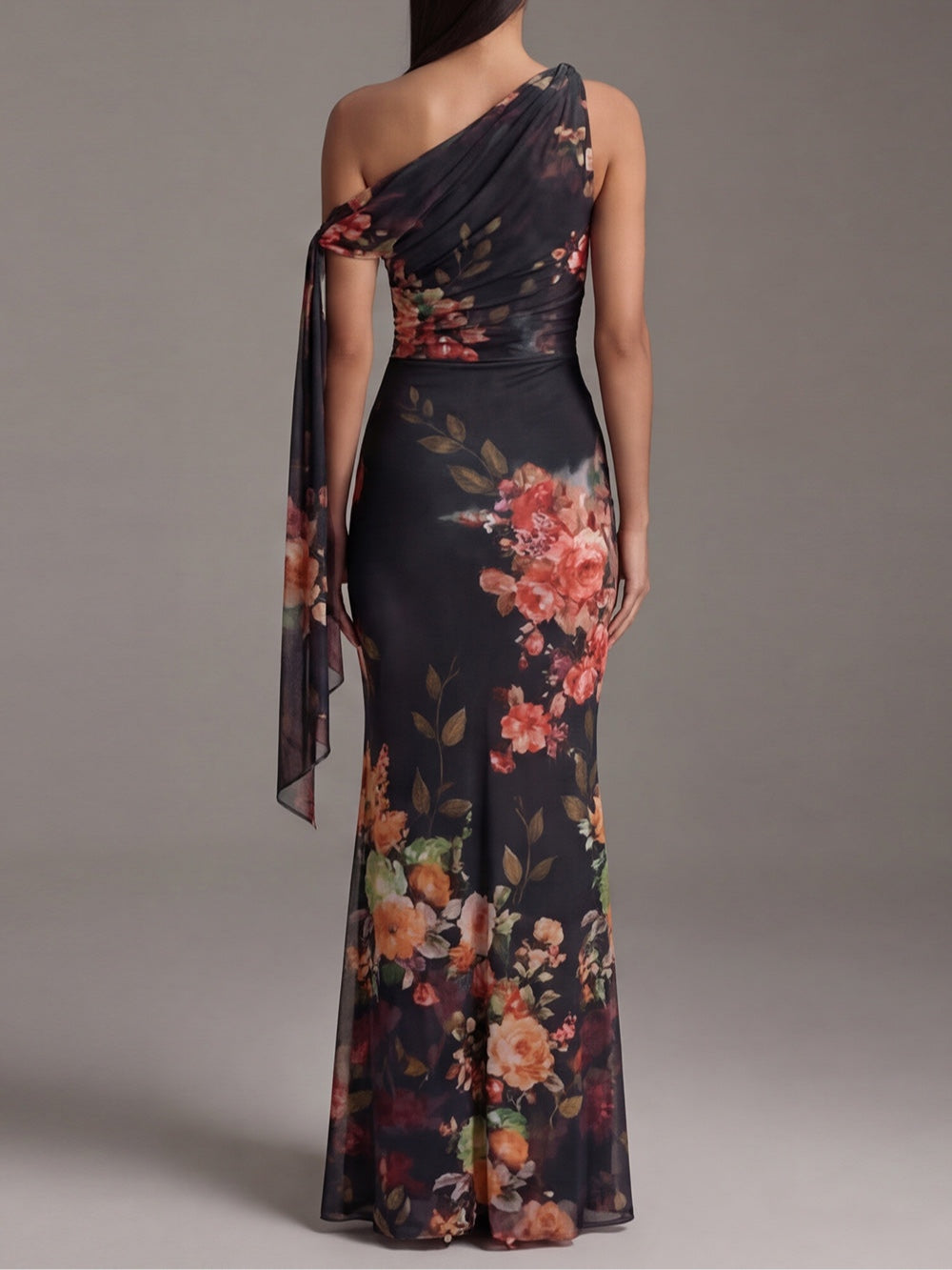 Vestito lungo nero in chiffon monospalla con stampa e pieghe