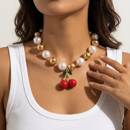 Collana con pendente a forma di ciliegia