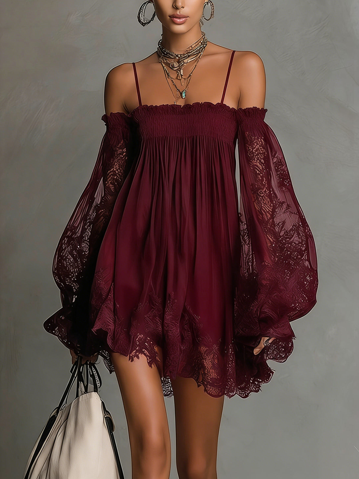 Noemi | Abito mini in chiffon blu navy con scollo a spalle scoperte, bordo in pizzo e maniche trasparenti