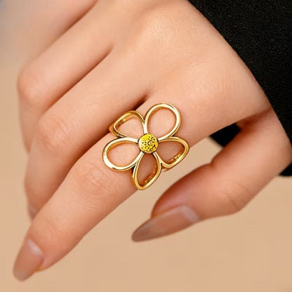 Anello con fiore di margherita