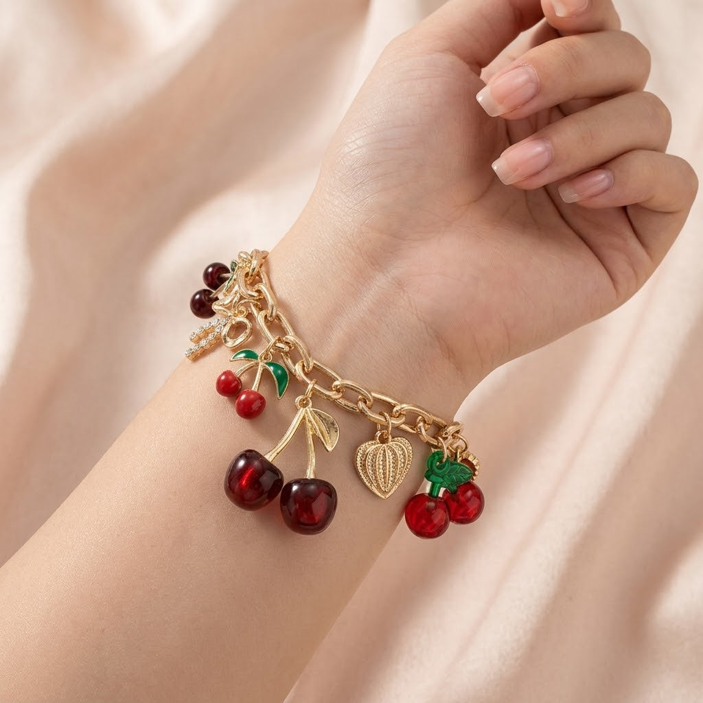 Bracciale con ciondolo a forma di ciliegia rossa