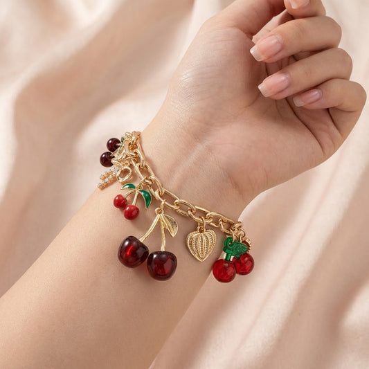 Bracciale con ciondolo a forma di ciliegia rossa