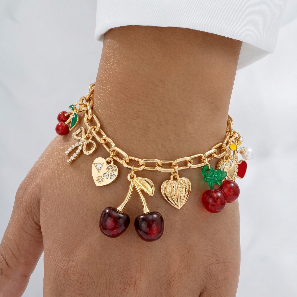 Bracciale con ciondolo a forma di ciliegia rossa