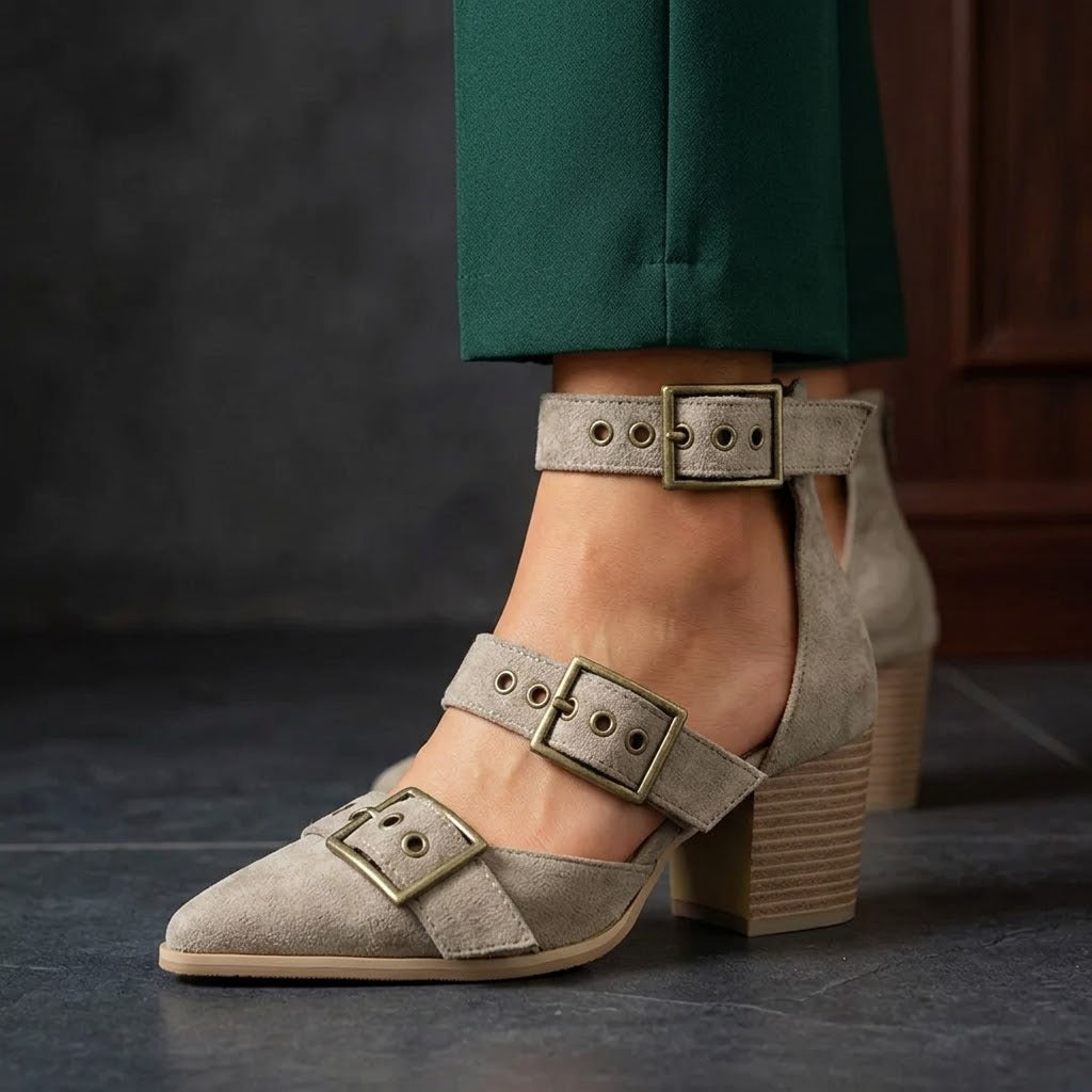 Tacchi in camoscio con fibbia Vivienne