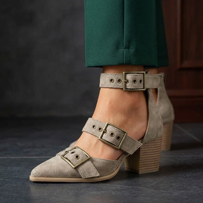 Tacchi in camoscio con fibbia Vivienne