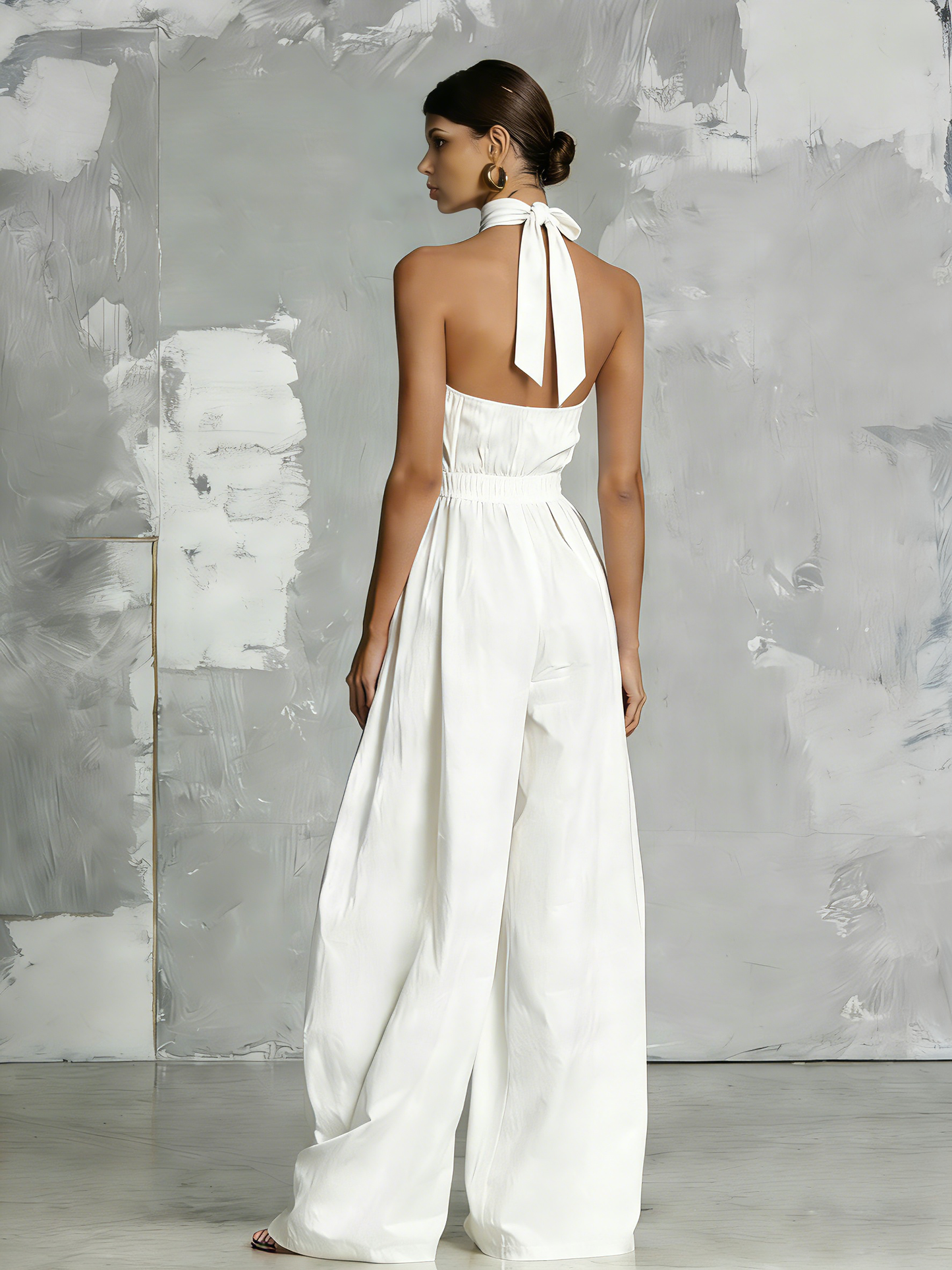 Zoltán | Tuta bianca elegante in tessuto intrecciato, senza maniche, con scollo a halterneck • S1