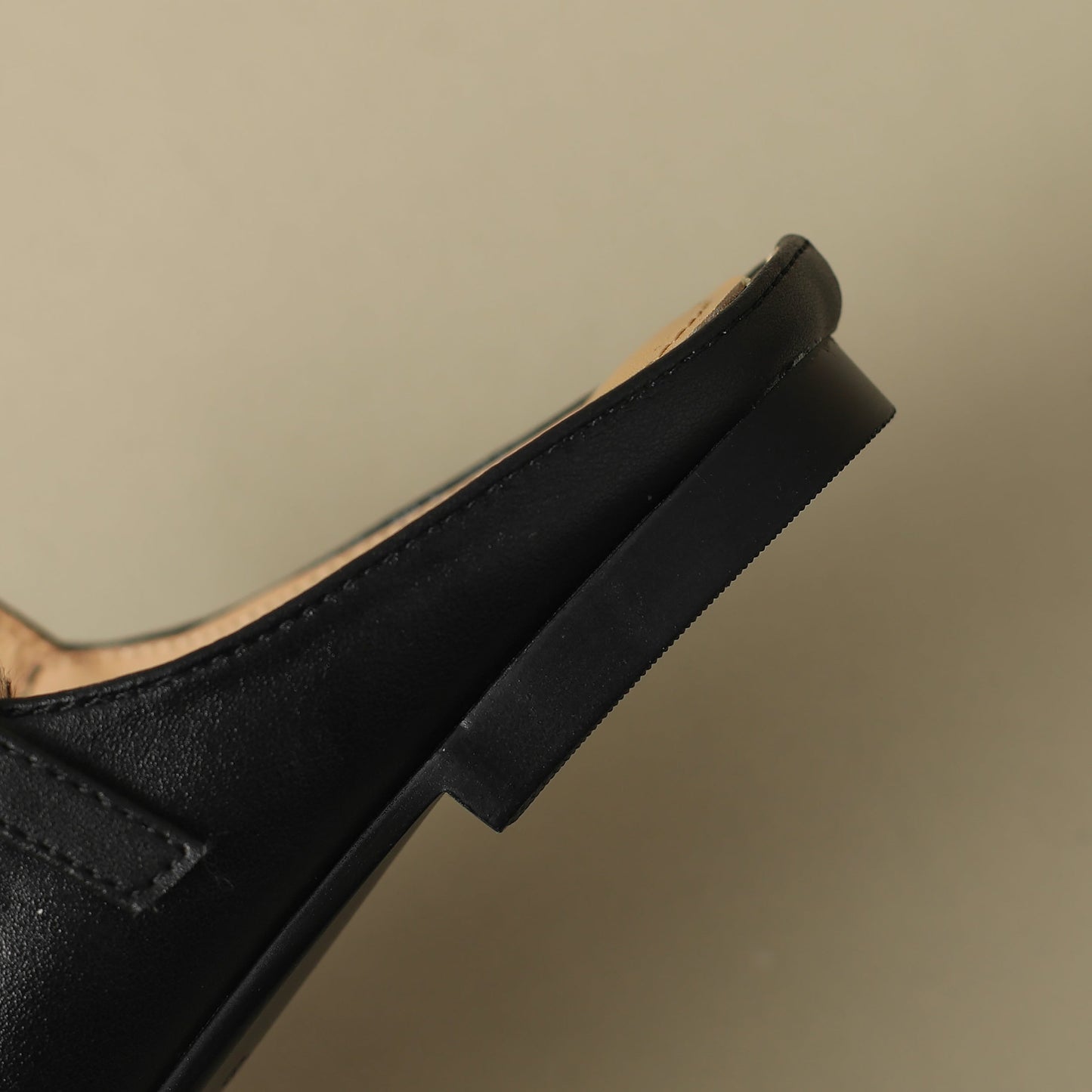 Mules in pelle autentica di Amini