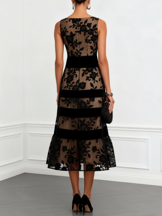 Brooke | Abito midi in pizzo snellente