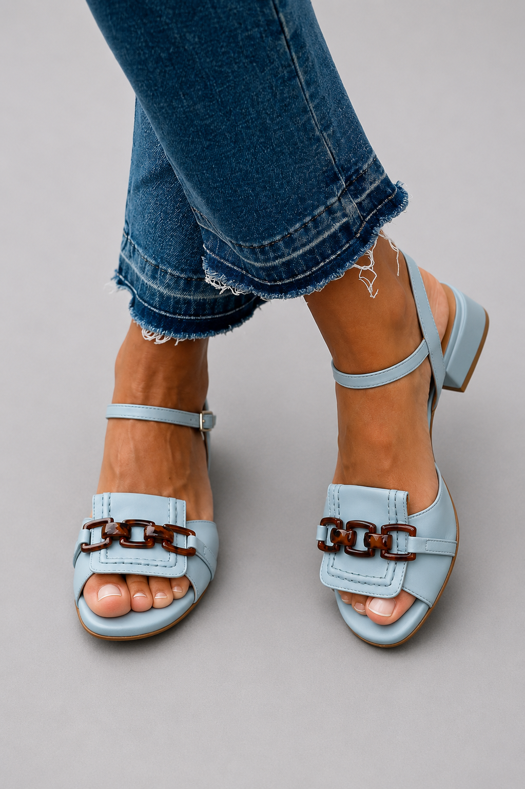 Azzurra | Sandali di eleganza costiera