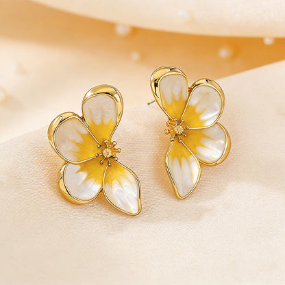 Orecchini con petali di farfalla