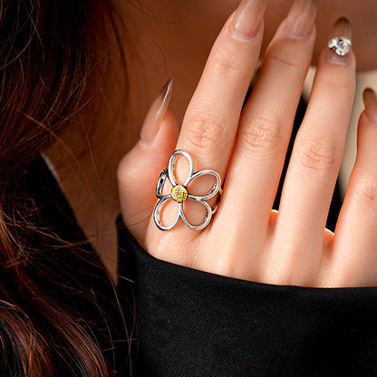 Anello con fiore di margherita