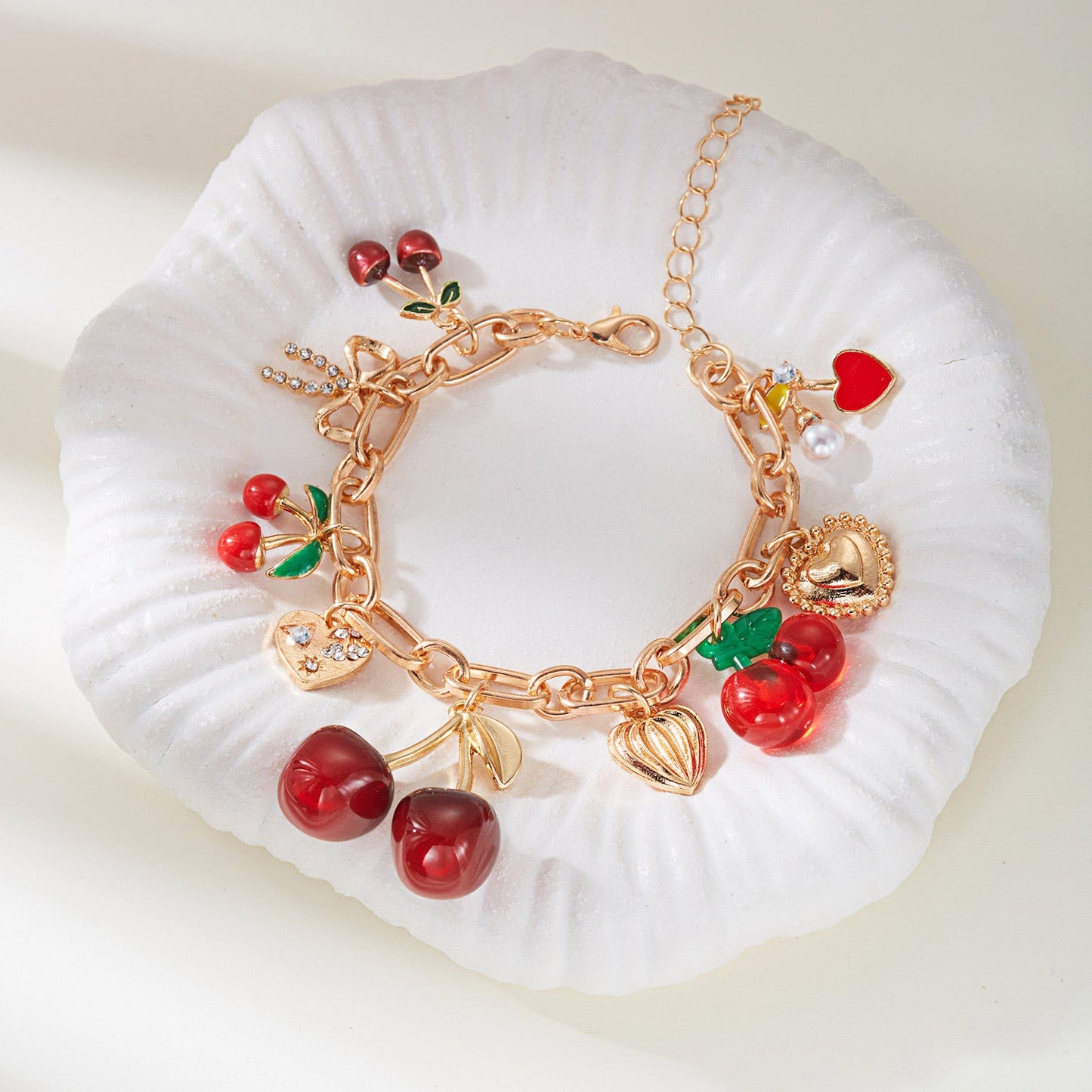Bracciale con ciondolo a forma di ciliegia rossa