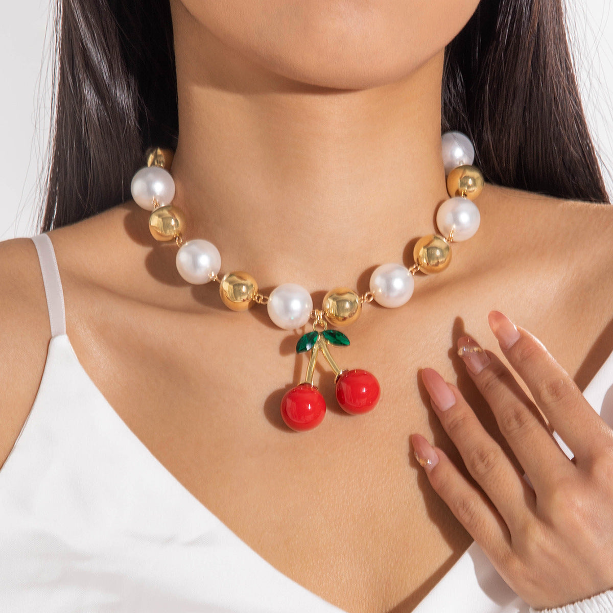 Collana con pendente a forma di ciliegia