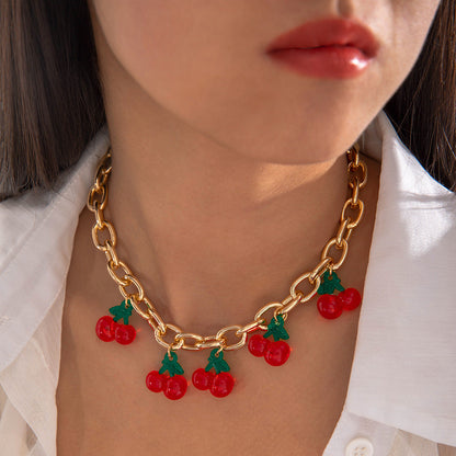 Collana con pendente a forma di ciliegia