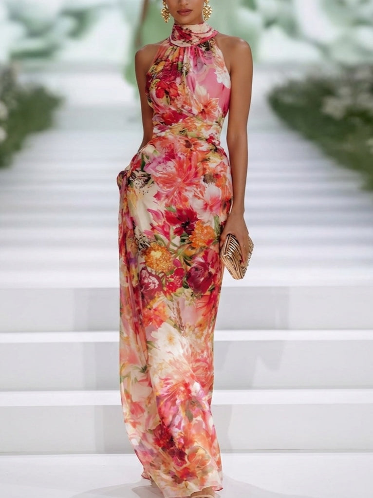 Abito lungo in chiffon rosso a fiori con collo a halter, senza maniche