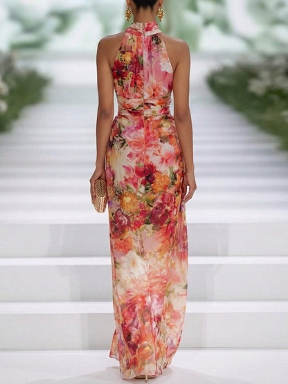 Abito lungo in chiffon rosso a fiori con collo a halter, senza maniche