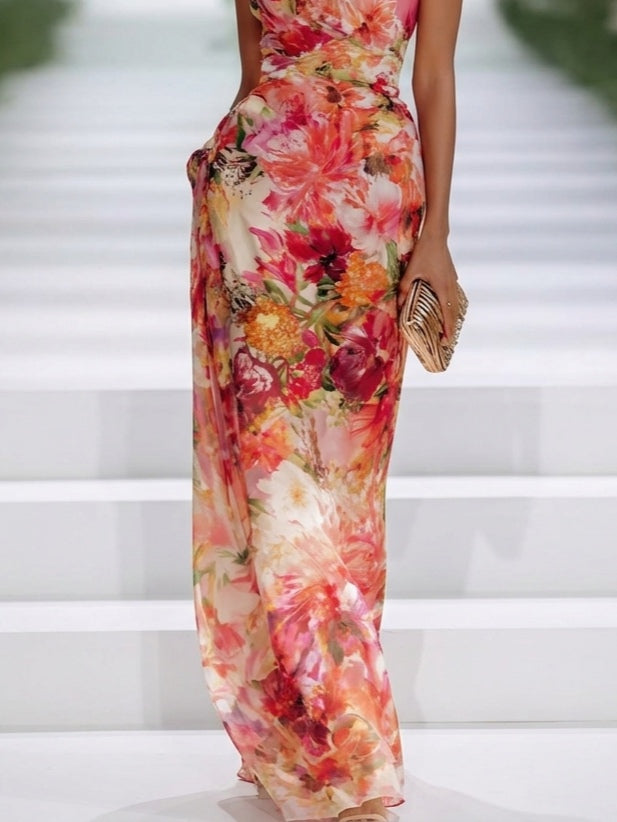Abito lungo in chiffon rosso a fiori con collo a halter, senza maniche