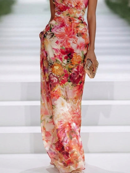 Abito lungo in chiffon rosso a fiori con collo a halter, senza maniche