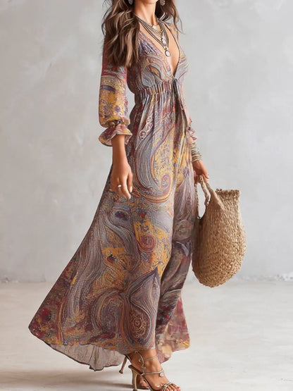 Abito lungo in chiffon con stampa paisley, scollo a V e arricciature