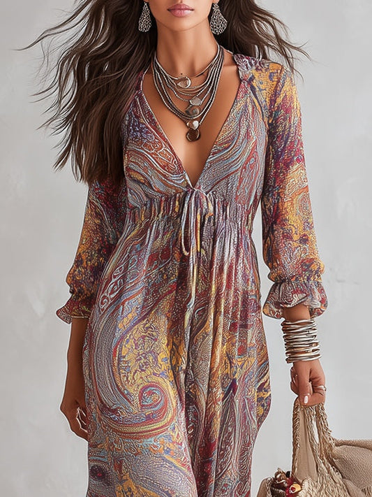 Abito lungo in chiffon con stampa paisley, scollo a V e arricciature