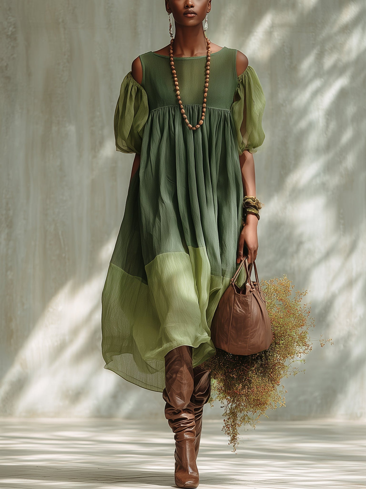 Vestito midi verde in chiffon con spalle scoperte e maniche corte