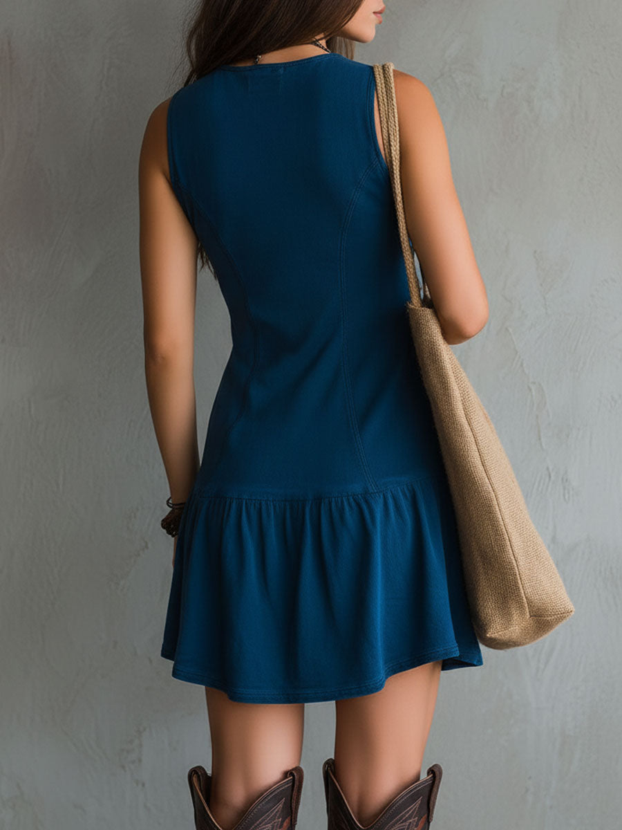 Vestito mini bohemien indaco con scollo a V, bottoni frontali, senza maniche.