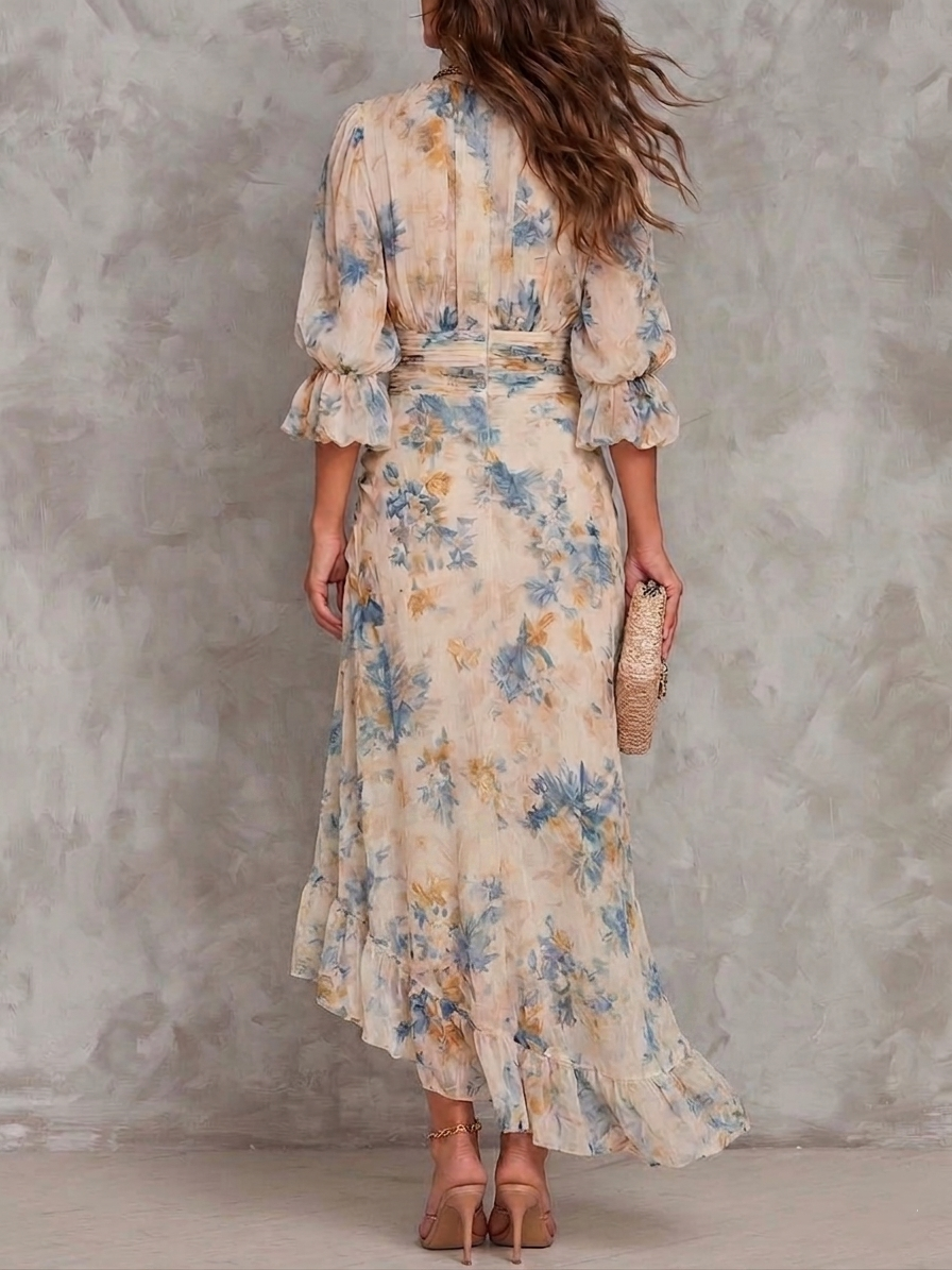 Vestito lungo in chiffon beige con collo alto, stampa floreale effetto pittura ad olio, taglio irregolare