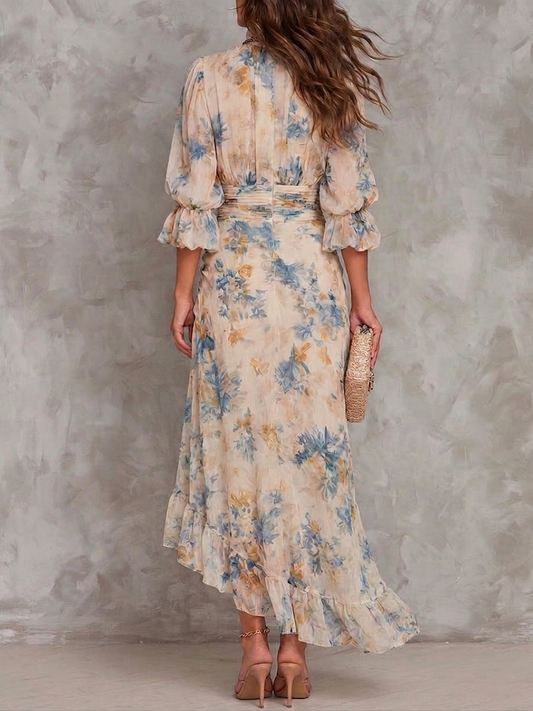 Vestito lungo in chiffon beige con collo alto, stampa floreale effetto pittura ad olio, taglio irregolare