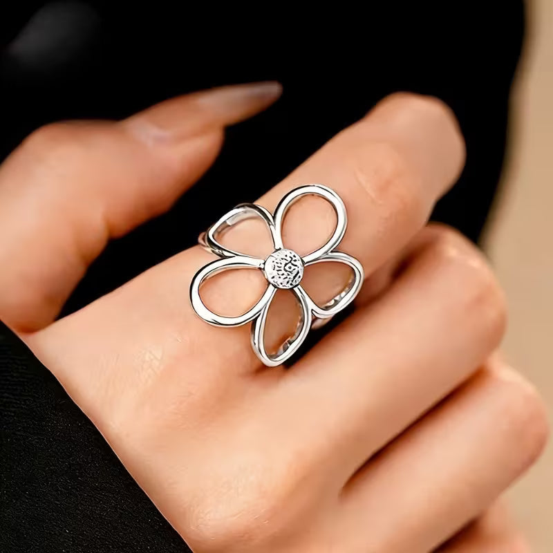 Anello con fiore di margherita