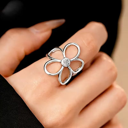 Anello con fiore di margherita